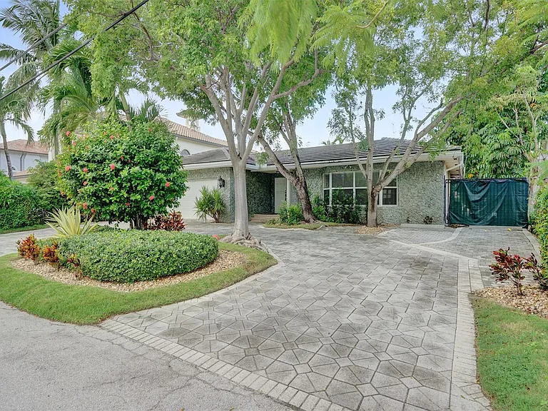 2427 Sea Island Dr — Photo 4