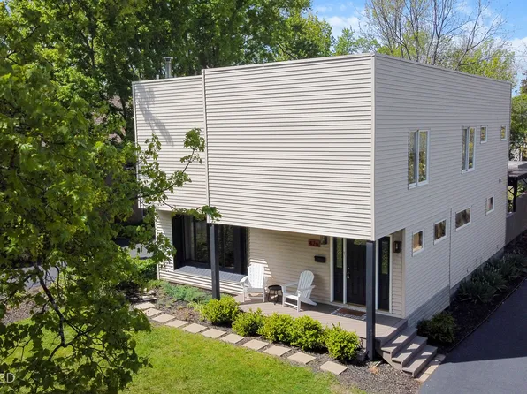 426 E Sunnyside Ave, Libertyville, IL 60048