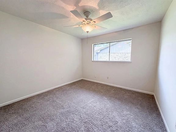 5th image of 16330 Hollow Wood Dr