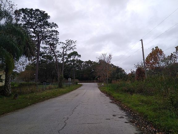 4th image of 2051 E Triangle Dr