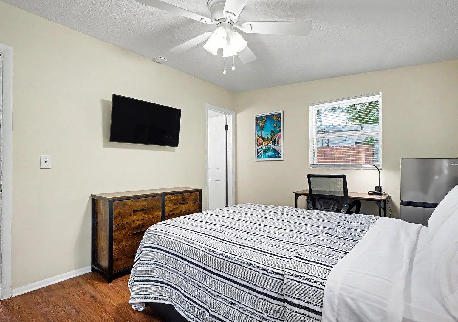 4 bed, 3.0 bath, 1450 sqft, $1,269 — Photo 2