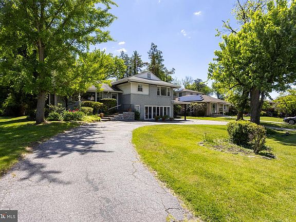 3rd image of 6609 Amleigh Rd