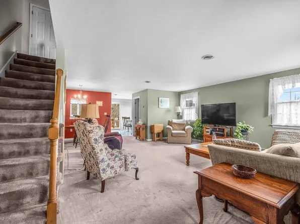 38 High St APT 8, Hanson, MA 02341