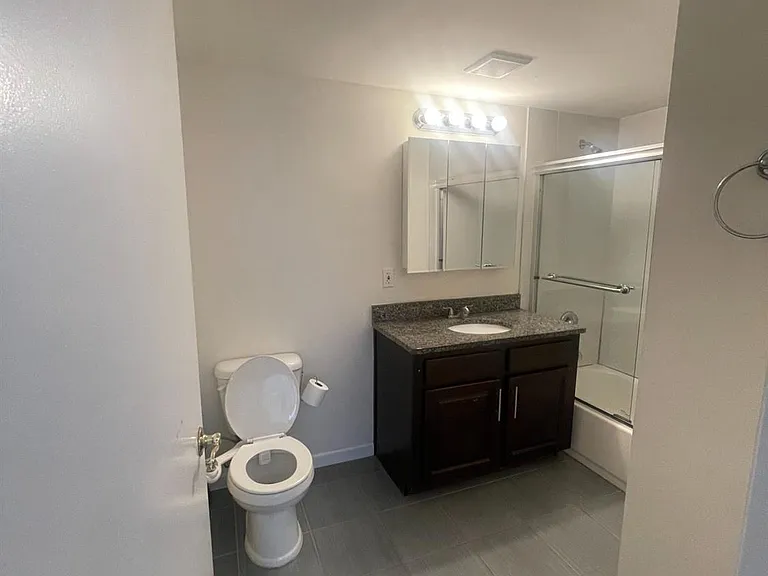 1503 Plymouth Rd — Photo 13