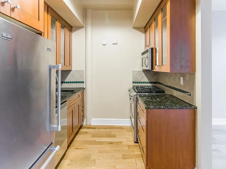 300 Communipaw Ave #106 — Photo 4