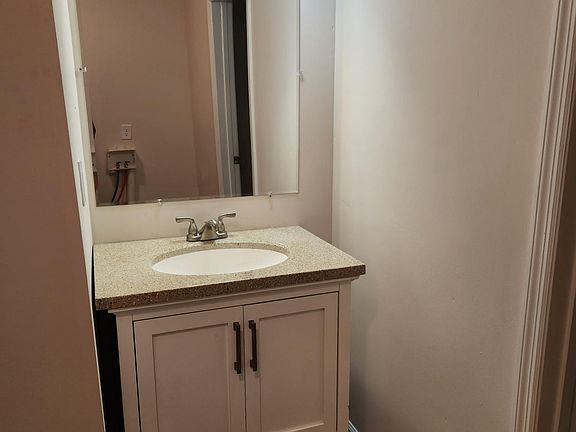 5th image of 340 Lee Road 479
