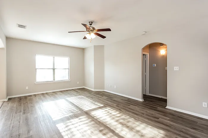 932 Haley Dr — Photo 5