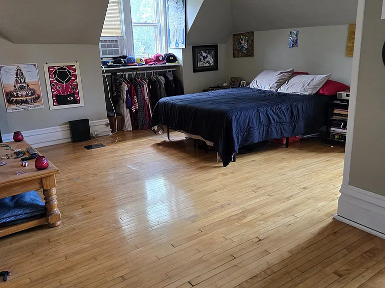 475 Summit Ave — Photo 3