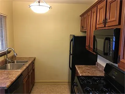 3769 Lockwood Avenue - 11 — Photo 2
