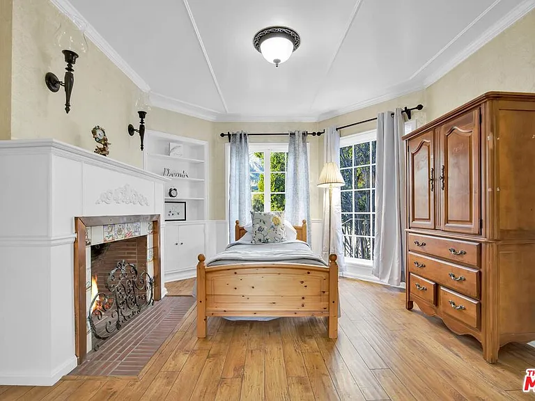 915 Edie Dr — Photo 24
