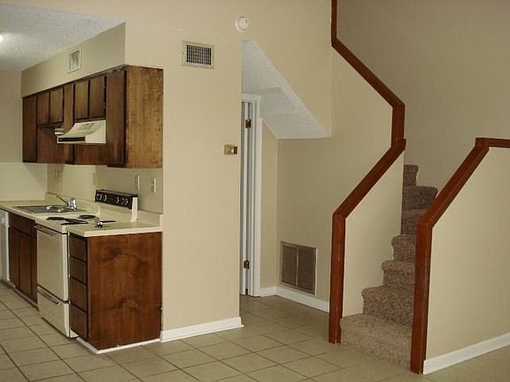 2nd image of 414 Vieux Orleans Cir APT 2
