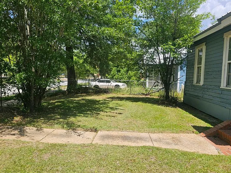 908 N Jackson St — Photo 5