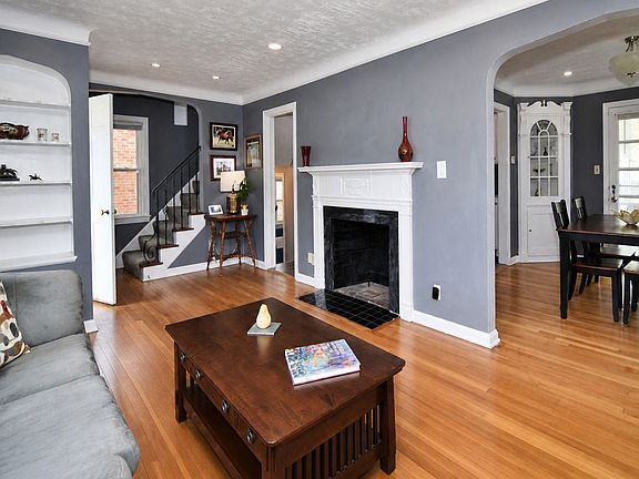 3rd image of 2223 Cranston Rd