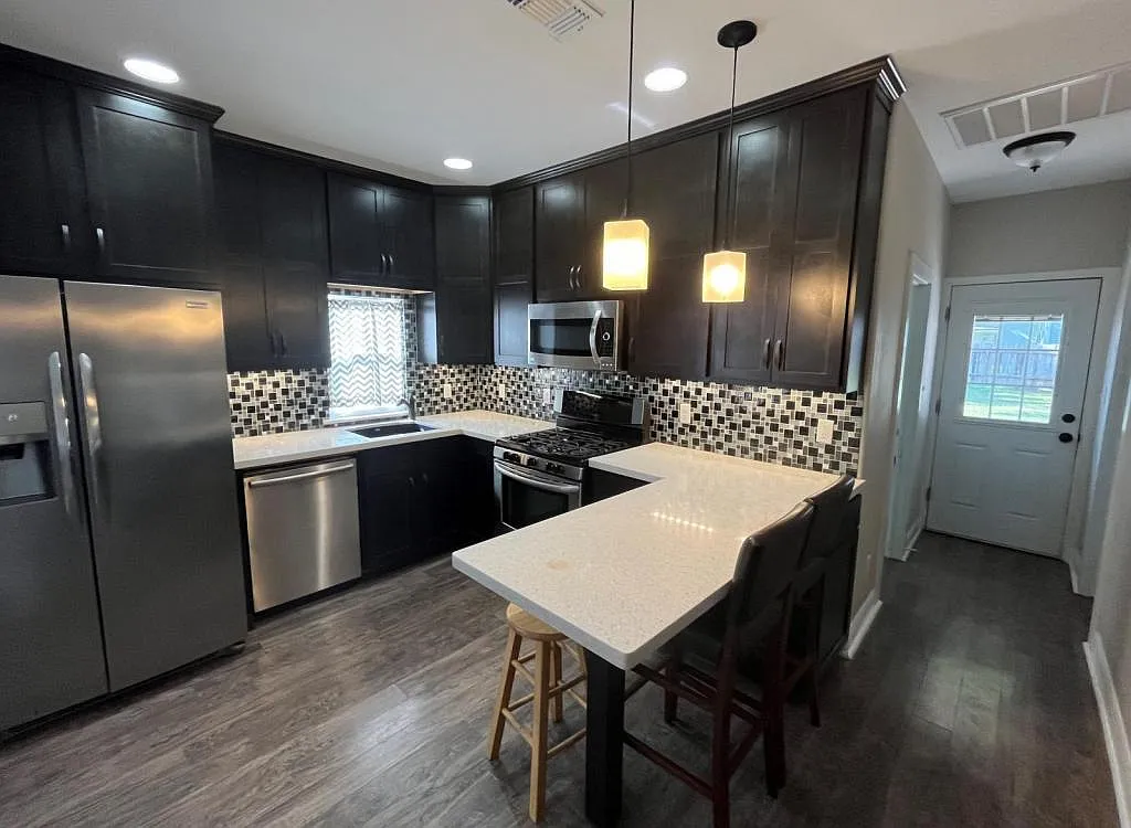 406 E Forrest St — Photo 4