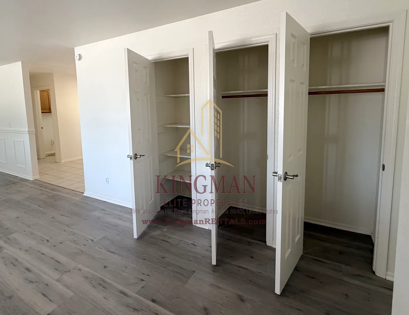 Golden Valley Beauty with RV Parking and Spacious Landscaped Lot — Photo 3