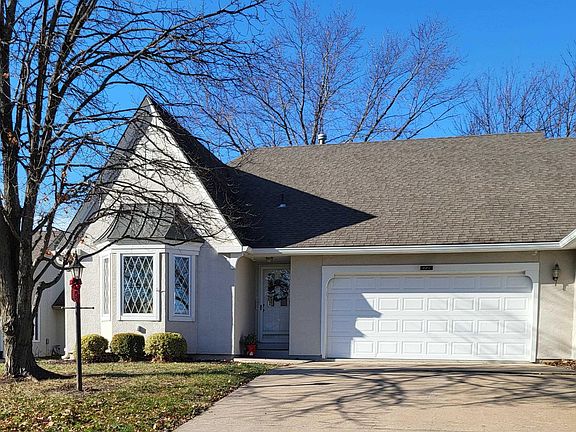2nd image of 2728 Chipperfield Rd