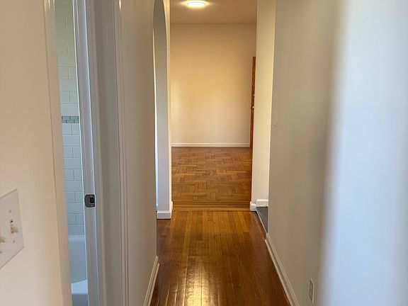 5th image of 421 Victory Blvd #1