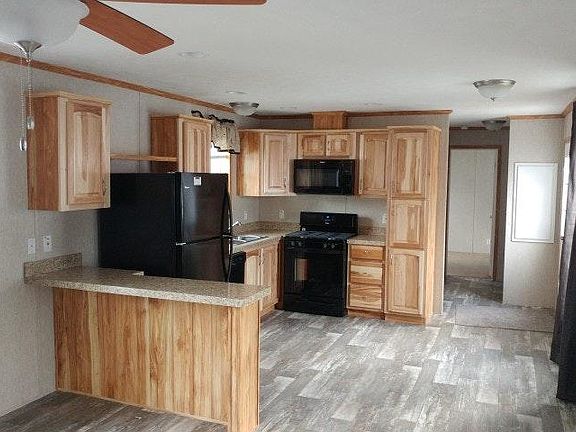 3rd image of 23 Pine Cir
