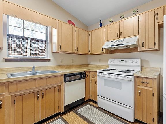 3rd image of 1554 Sprucewood Trl