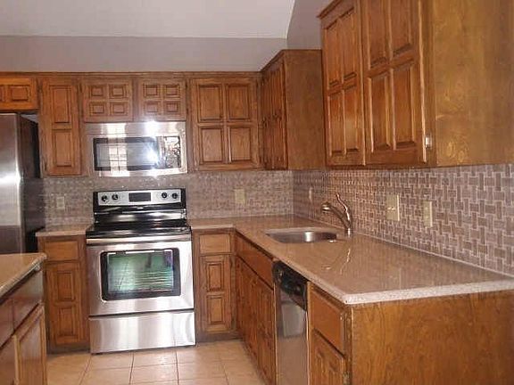 2nd image of 1634 Morrow Ln