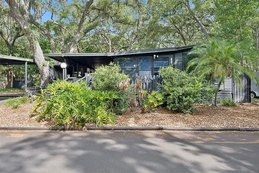 2 bed, 1.0 bath, 792 sqft, $1,395 — Photo 1