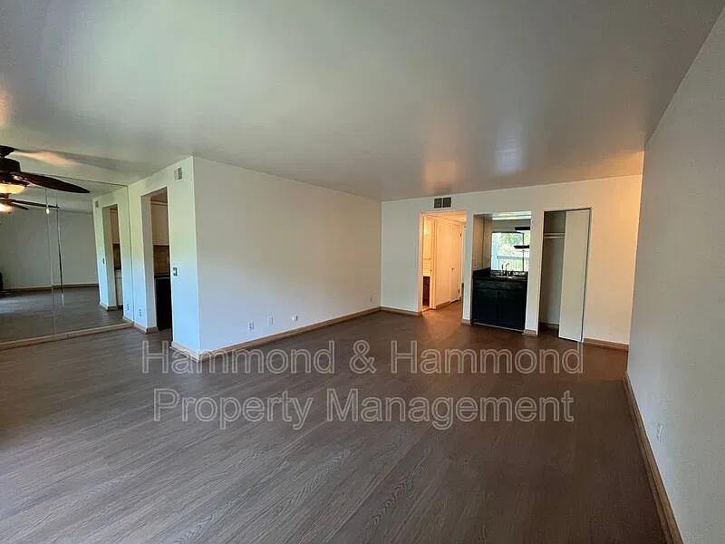 2 bed, 2.0 bath, 1054 sqft, $3,595 — Photo 2