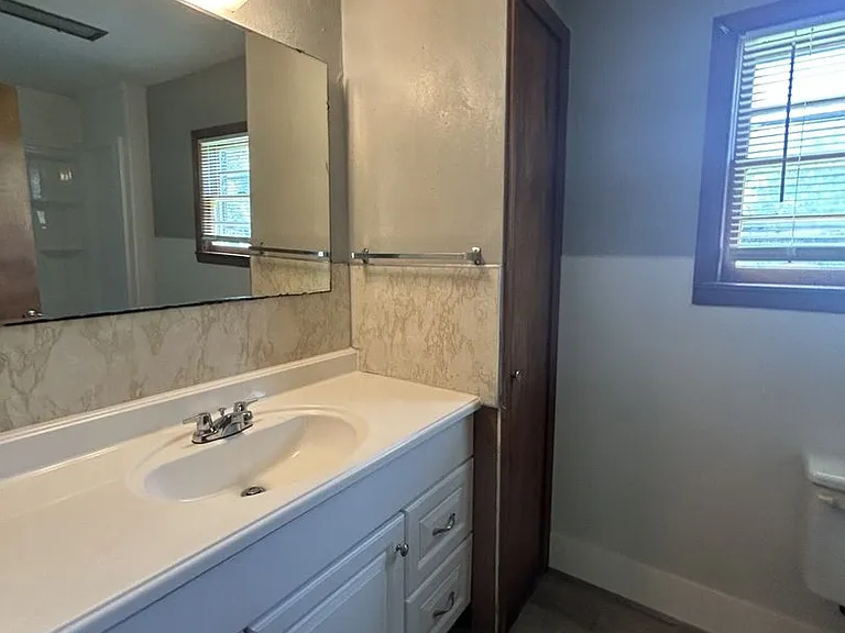 2811 N Michigan St — Photo 6