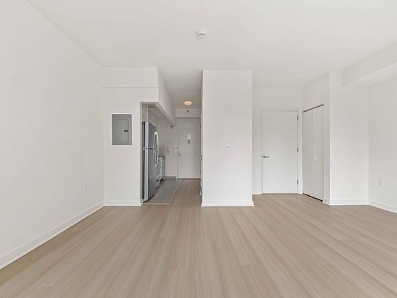 4th image of 180 Myrtle Ave APT 4L