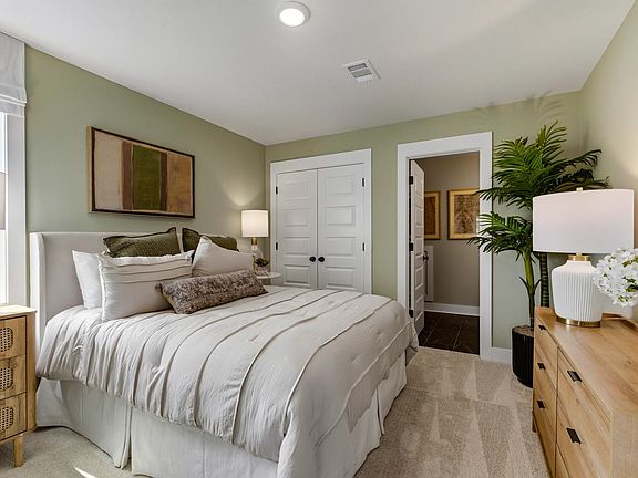 5th image of 3077 Claredon St