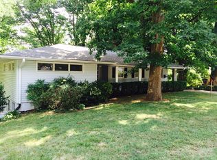 202 Fairview Rd, Thomasville, NC 27360