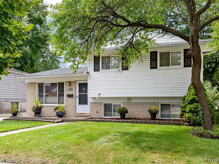 754 S Bywood Ave — Photo 1