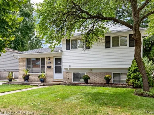 754 S Bywood Ave, Clawson, MI 48017