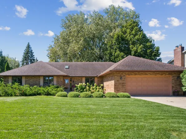 4169 Willow Wood Dr, Vadnais Heights, MN 55127