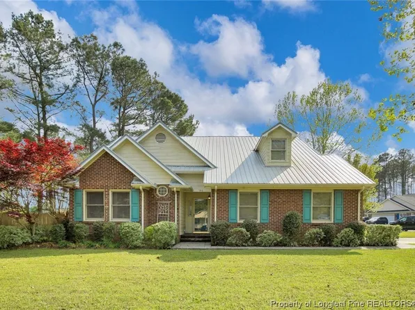 146 Early Dawn Dr, Raeford, NC 28376