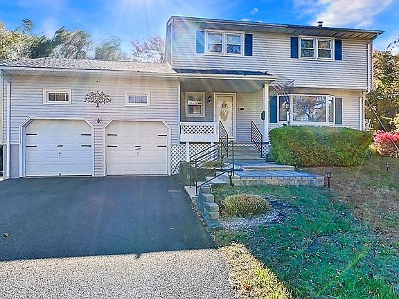 4th image of 54 Mapledale Ave