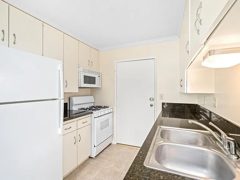 2266 Cazador Dr #21 — Photo 12