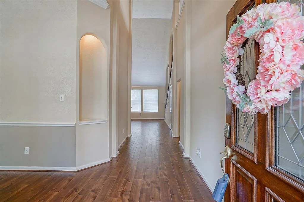 3 bed, 2.5 bath, 2420 sqft, $2,375 — Photo 4