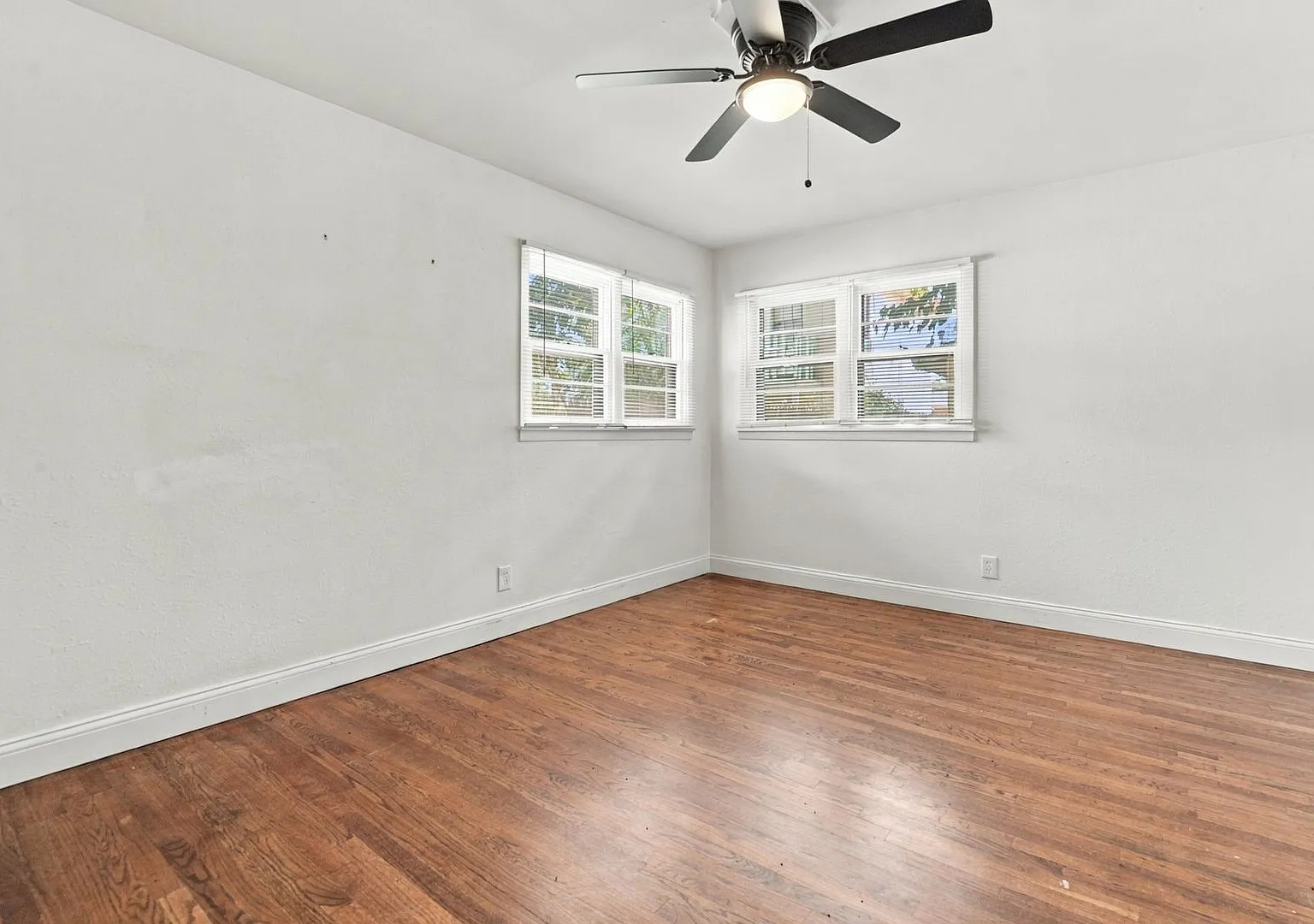 Newer updated 4 bed 2 bath near Texas Tech now available — Photo 2