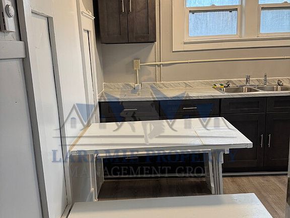 5th image of 511 1/2 Lewis St
