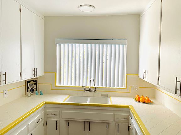 5th image of 4116 Somerset Dr #18-4