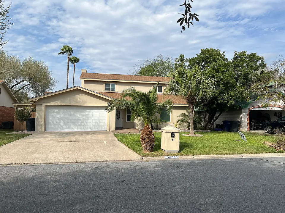 1924 W Iris Ave