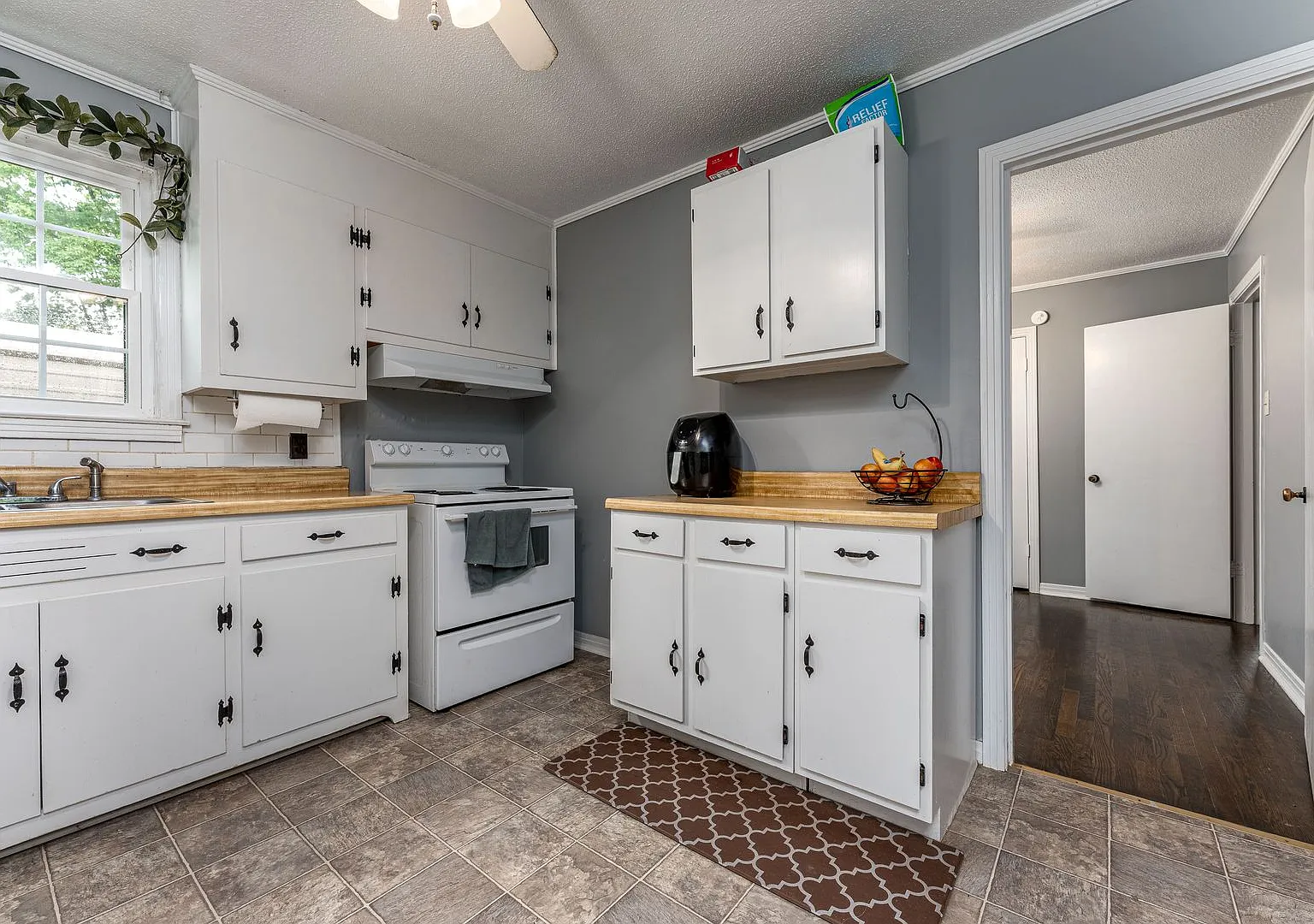 Available Now At A Good Price. 3 Bed 1 Bath For Lease In Columbia. $1200 Rent. — Photo 3