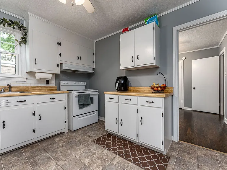 206 River Heights Dr — Photo 3