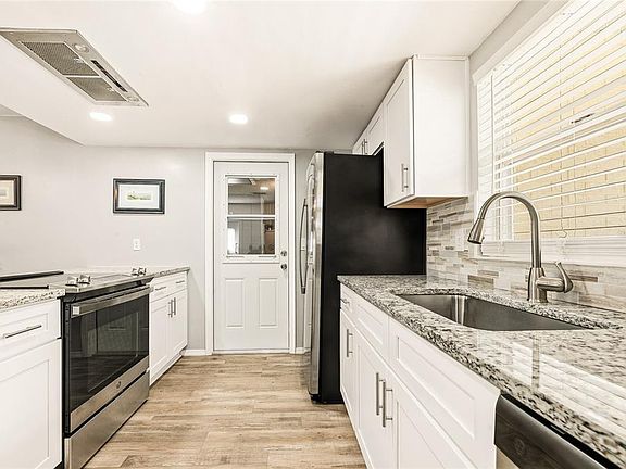 5th image of 38 LAUREL OAKS CIRCLE