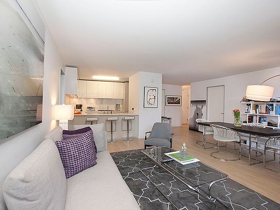 3rd image of 322 W 57th St APT 21M1