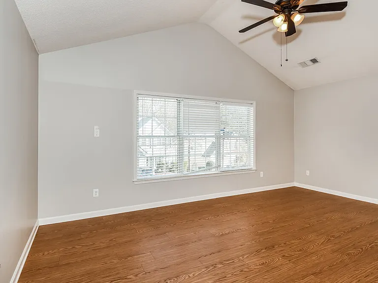 135 Wallnut Hall Cir — Photo 10