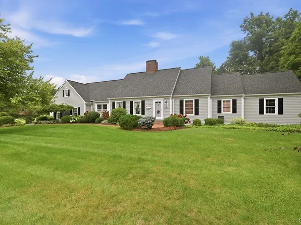 105 Henschke Dr, Fayetteville, NY 13066