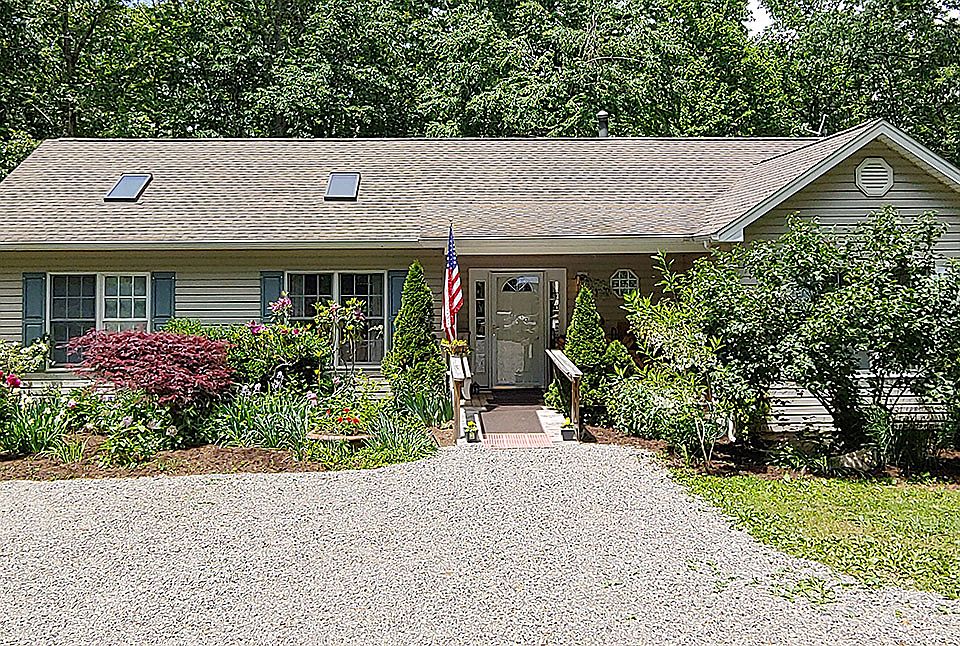 293 Silverleaf Lane SE