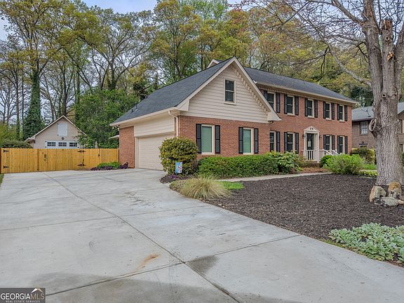 2nd image of 733 Ridgeview Dr