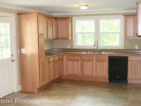 3rd image of 650 E Lanier Ave